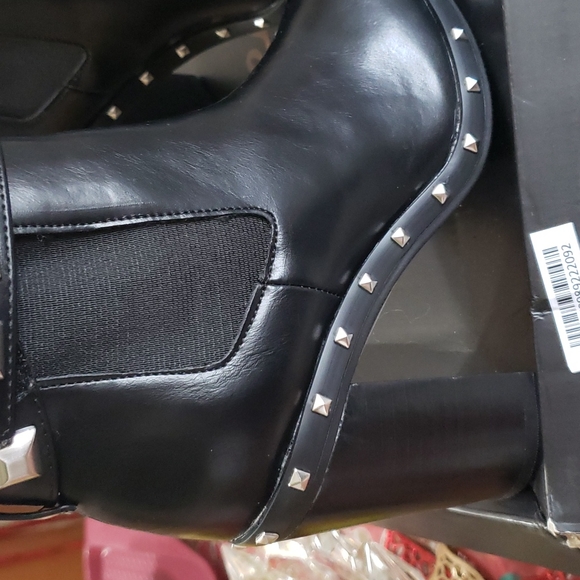 Charles David shoes - Picture 2 of 3